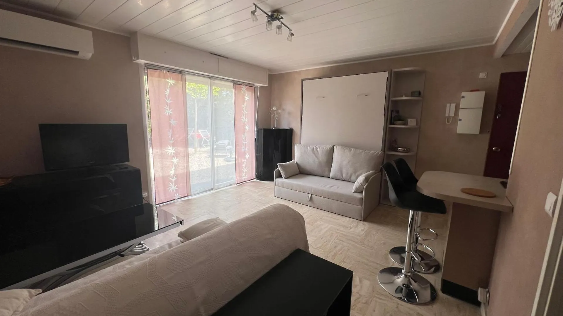 Apartment Studio Grand Jardin Minimum 7 Nuits Bandol France